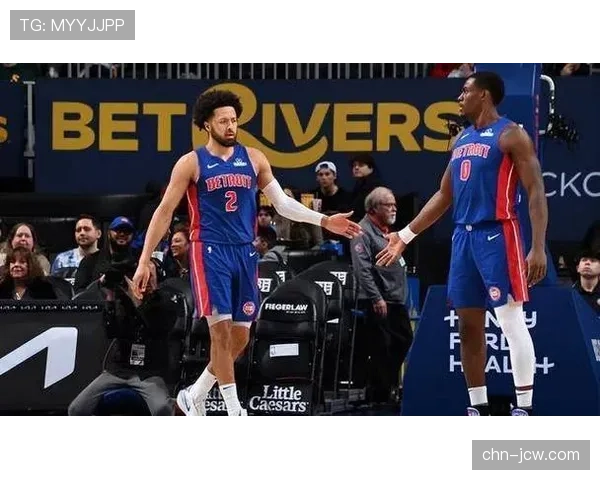 杜伦护框能力与终结效率双提升 活塞内线支柱助力球队战绩飞跃 杜伦护框能力与终结效率双提升 活塞内线支柱助力球队战绩飞跃